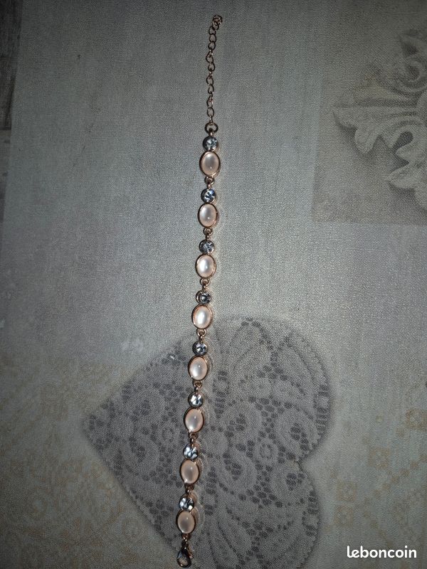 Vend bracelet perle rose pale et dimant (image 1)