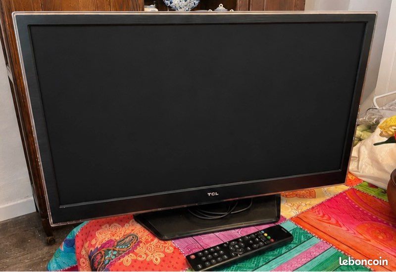 TV TCL 32” Full HD avec télécommande – Très bon état (image 1)