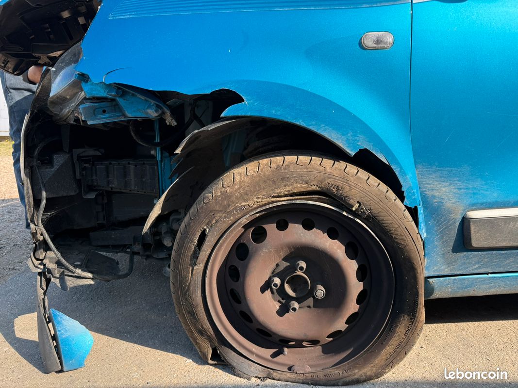 RENAULT TWINGO 0.9 TCE LIMITED 5/2017 110429km ACCIDENTÉ (image 9)