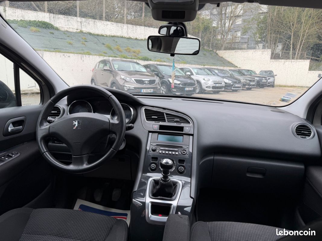 Peugeot 5008 1.6 HDI 110CH Premium Première Main (image 16)