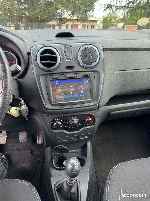 Dacia Lodgy 1.5 dCi 110 Stepway 7 places 1ère main attelage entretien Renault sans adblue d'origine distribution neuve garantie possible 12 mois reprise (image 7)