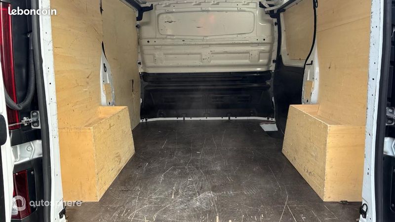 Renault Trafic Véhicule utilitaire ou Société L1H1 3T 2.0 Blue dCi 130ch Confort (image 9)