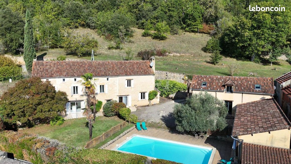 Maison 8 pièces 230 m² · à Saint-Cyprien · 230 m² · 350 000 €