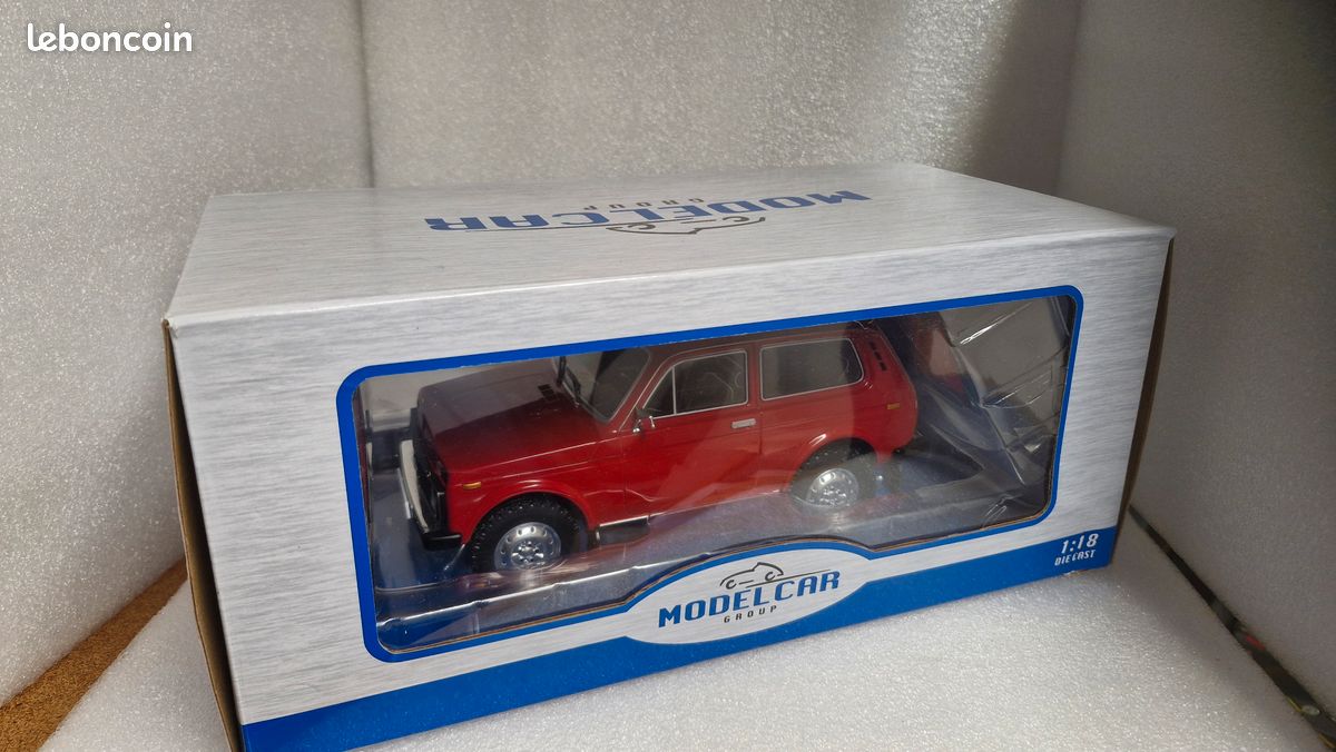 Lada Niva Rouge 1976 - Miniature 1/18 MCG - Neuve