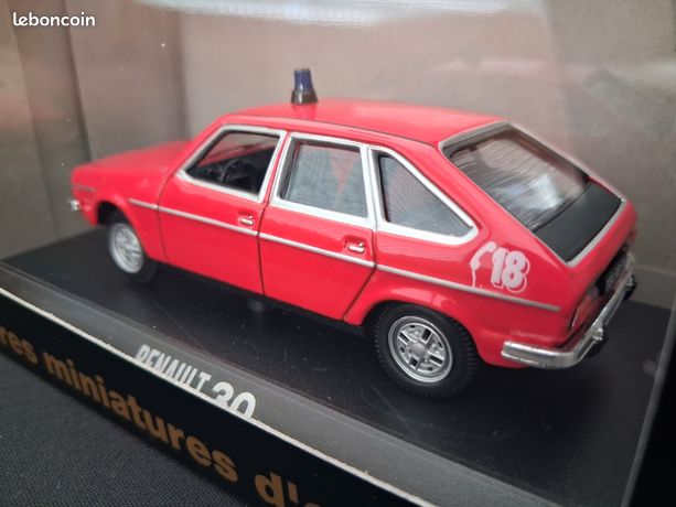Renault 30 pompiers norev 1/43 - Modélisme