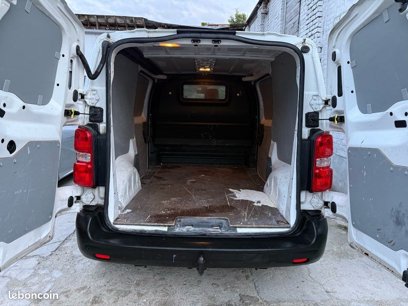 CITROEN JUMPY 2.0 BLUE-HDI 180cv CONFORT PLUS / H1 L1 / RÉGULATEUR / BOITE AUTOMATIQUE / BLEUTOOH / FEUX AUTO / FEUX LED / AIDE AU STATIONNEMENT / DISTRIBUTION NEUVE (image 10)
