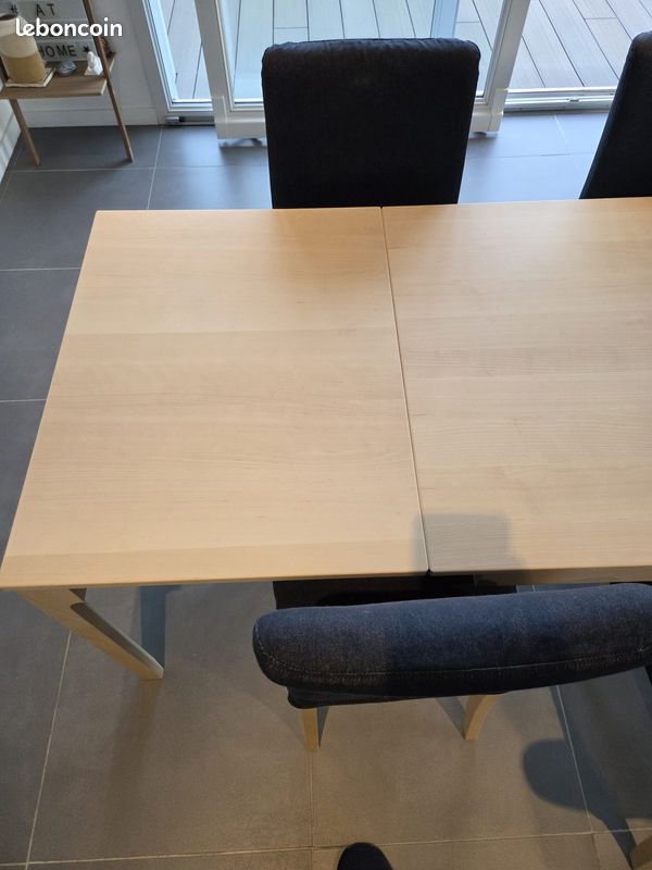 Table extensible IKEA EKEDALEN + 4 chaises HENRIKSDAL – Très bon 
