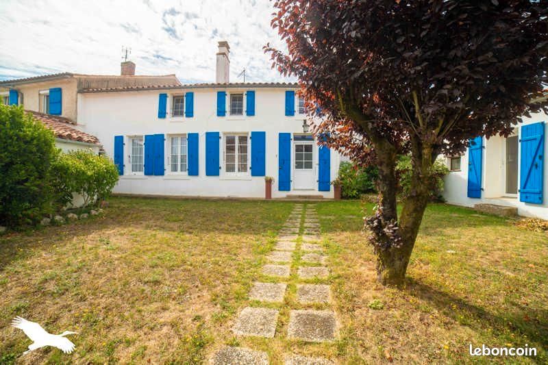 Maison 8 pièces 310 m² · à Les Velluire-sur-Vendée · 310 m² · 307 110 €