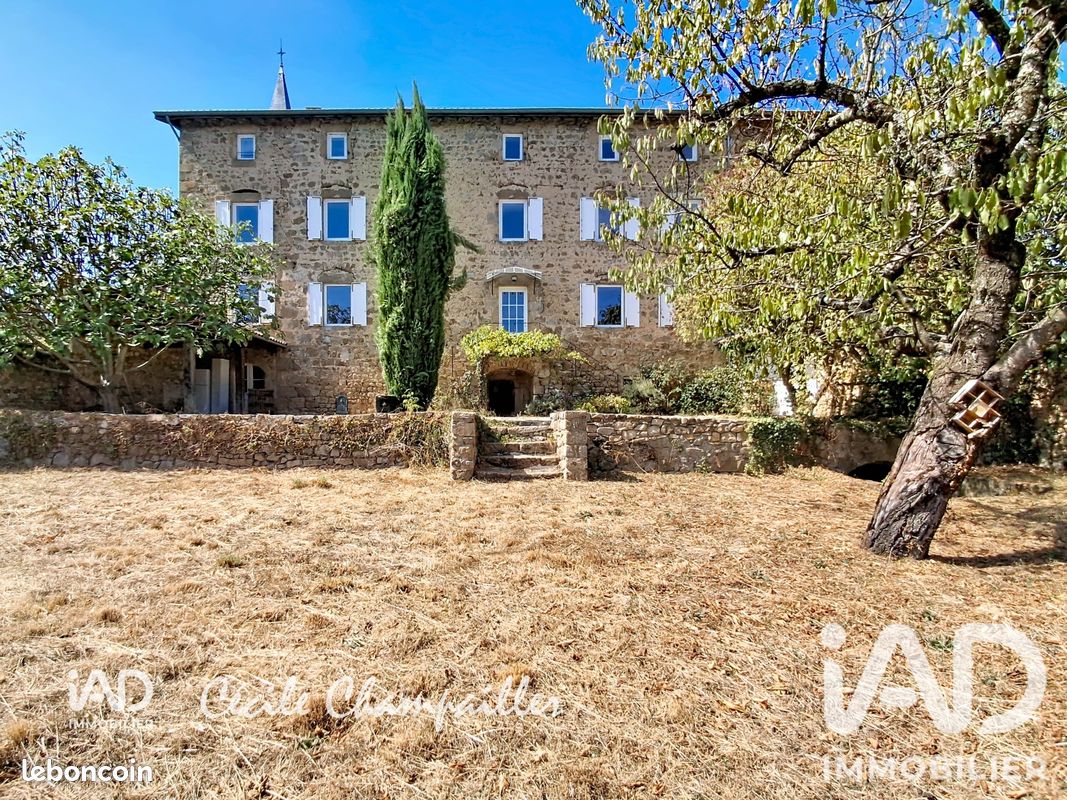 Maison 11 pièces 357 m² · à Lupé · 357 m² · 529 000 €