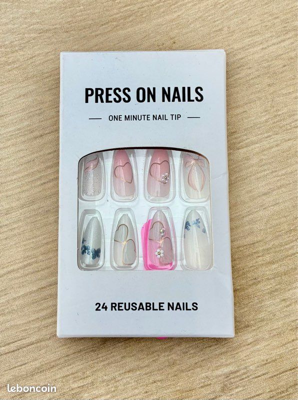 Press on nails (image 1)