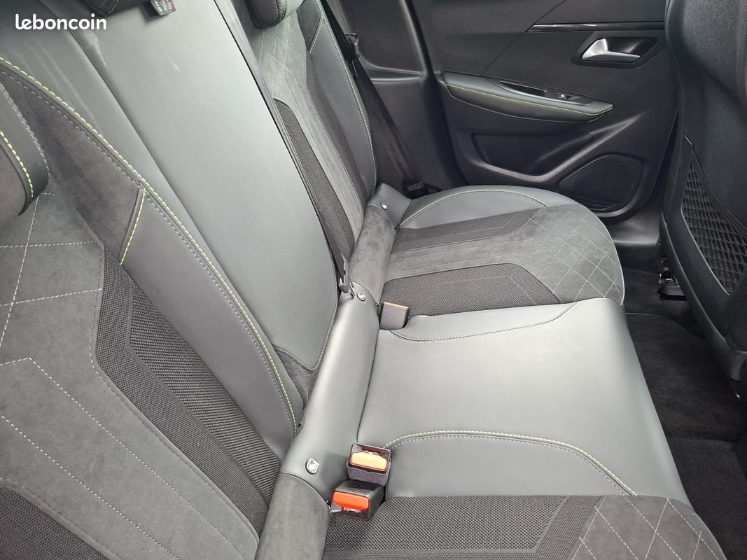 PEUGEOT 208 PureTech 130 S&S EAT8 GT (image 26)