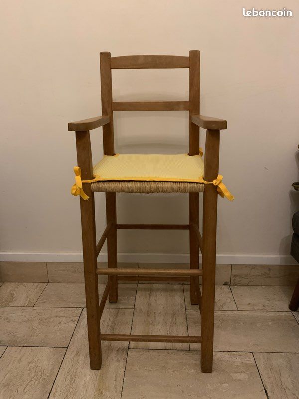 Chaise haute enfant en bois et paille - vintage (image 1)