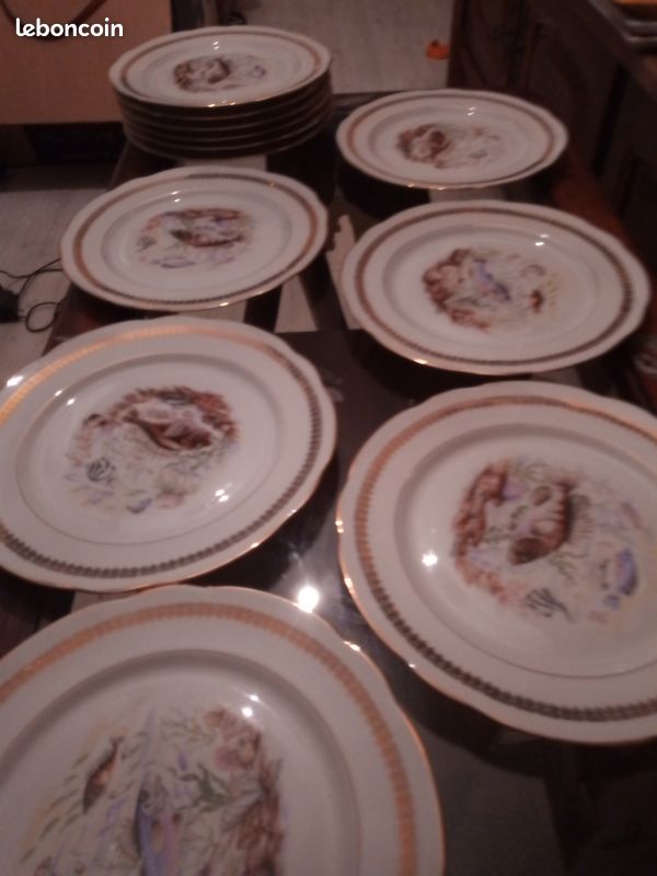 Assiette a poisson en porcelaine (image 1)