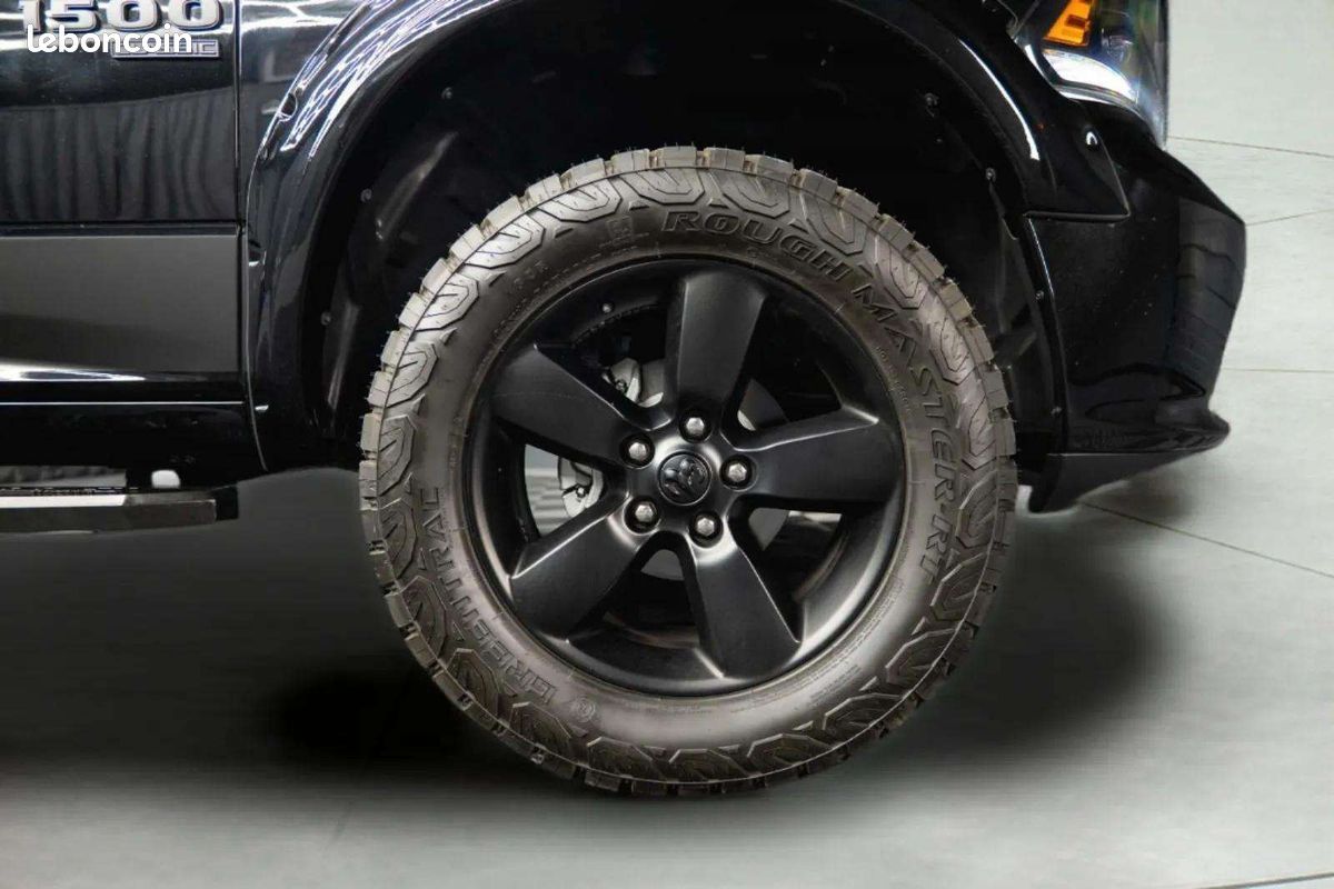 Dodge RAM 5.7 V8 HEMI 4x4 * Pack Offroad Nuit * LED * AHK * 6 Places (image 8)
