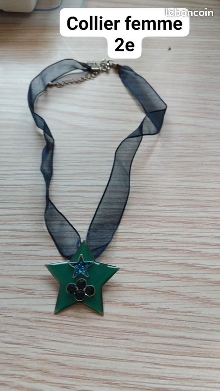 Collier avec pendentif (image 1)