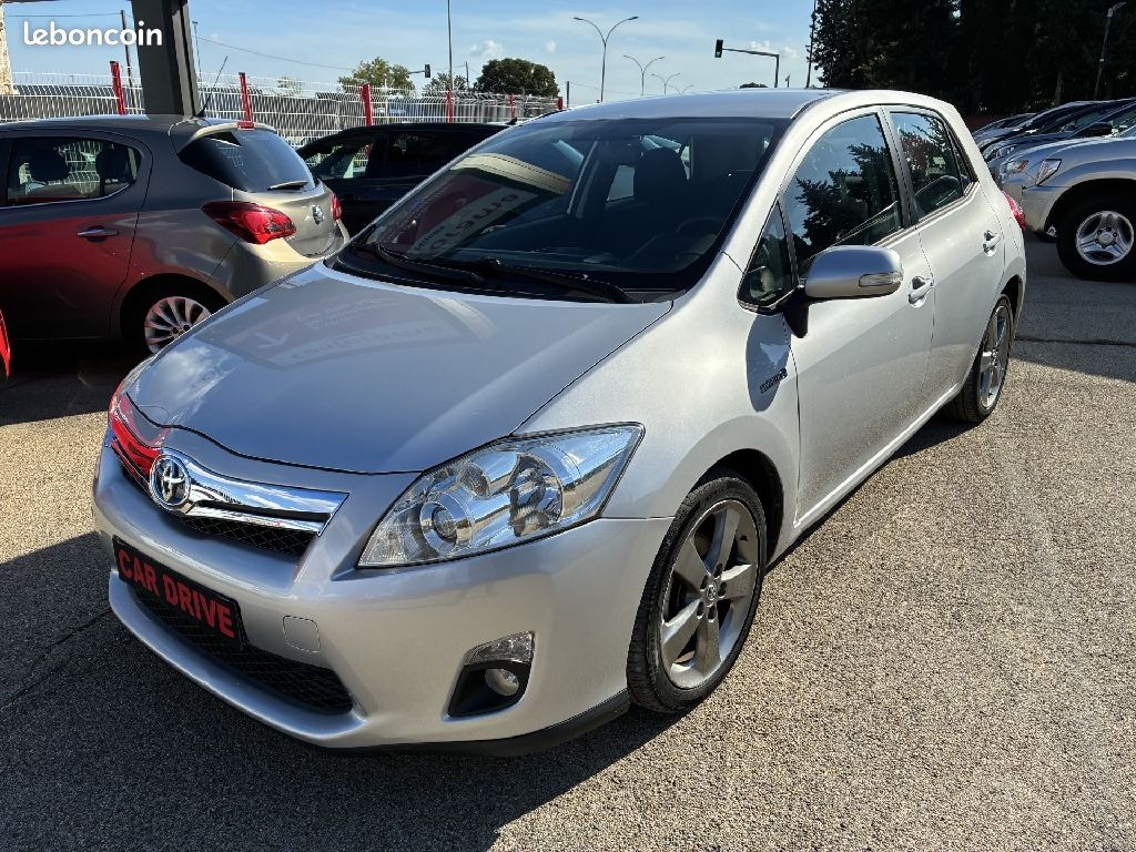 Toyota Auris Hybride 136h Dynamic 15 (image 1)