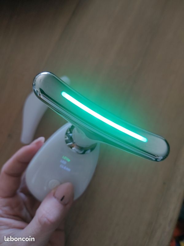 Luminothérapie Lumi Beauty
Pour le cou
Pour le cou
Le visage
Le visage (image 6)