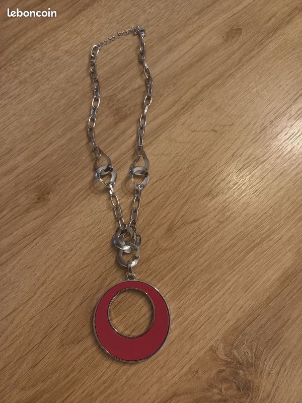 Collier rose (image 1)
