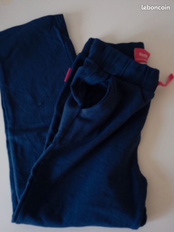 Ensemble veste et pantalon . 7/8 ans . Hello Kitty. Coton bleu et imprimé . Très bon état (image 12)