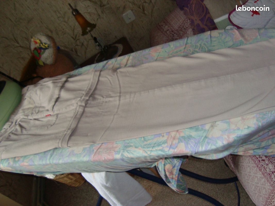 Pantalon beige deux en un se transforme en bermuda (image 1)