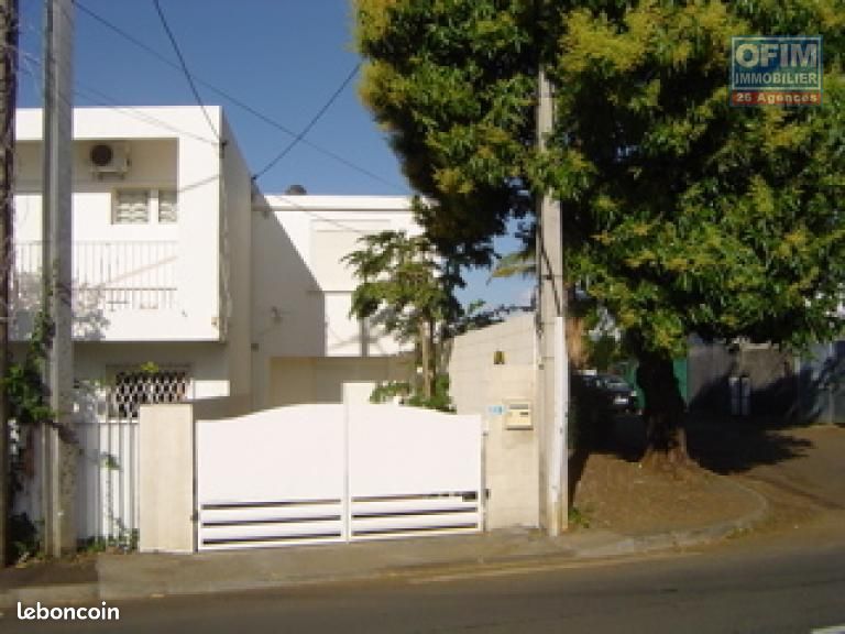 Maison 3 pièces 78 m² · à Saint-Denis · 78 m² · 916 €