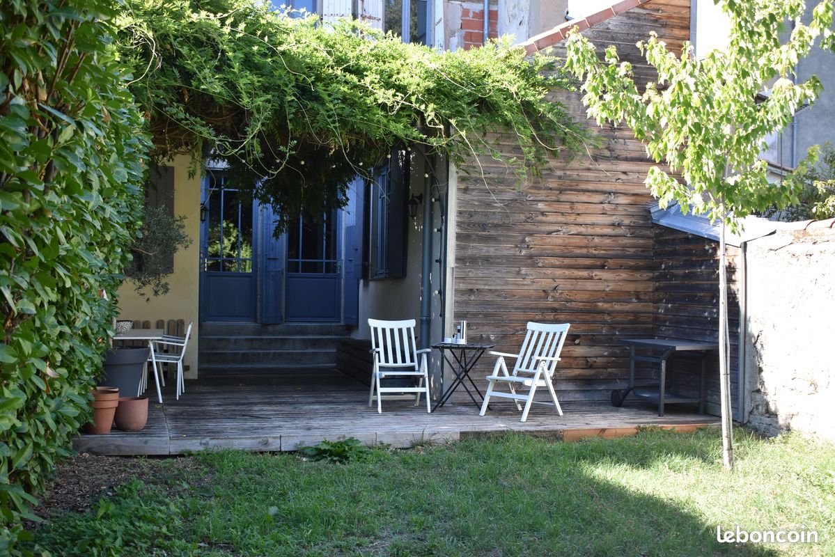 Maison 11 pièces 260 m² · à Castres · 260 m² · 379 000 €
