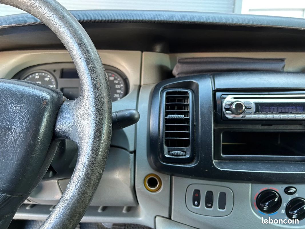 Renault trafic fourgon gn 2.0 dci 90 l1h1 1000 kg confort / 4 pneus neufs (image 16)