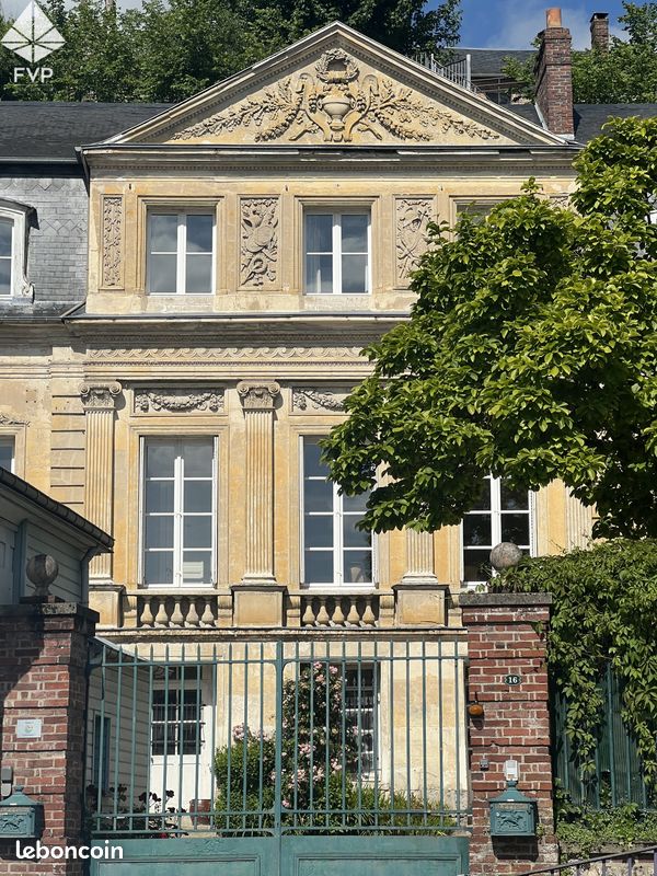 Maison 11 pièces 277 m² (image 1)