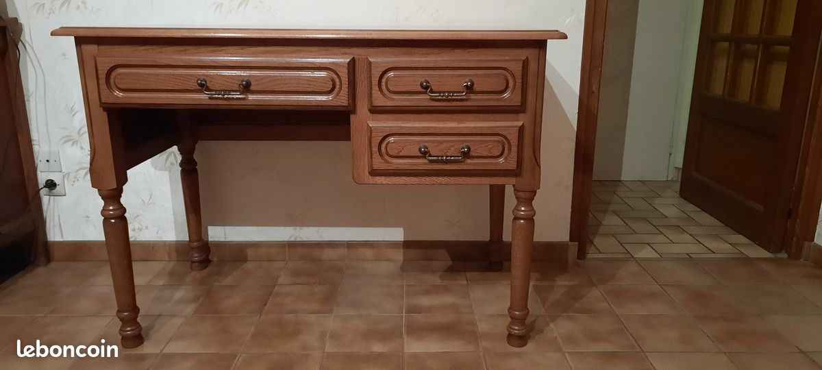Bureau (image 1)
