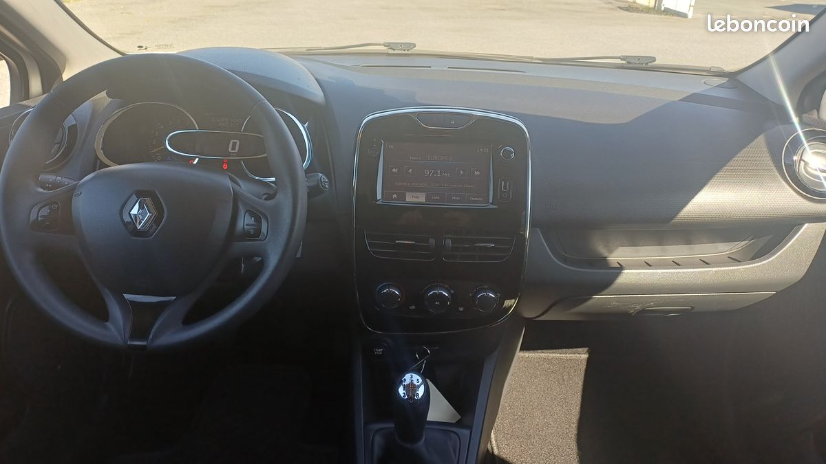 Renault clio iv 1.2 limited 73 ch essence (image 3)