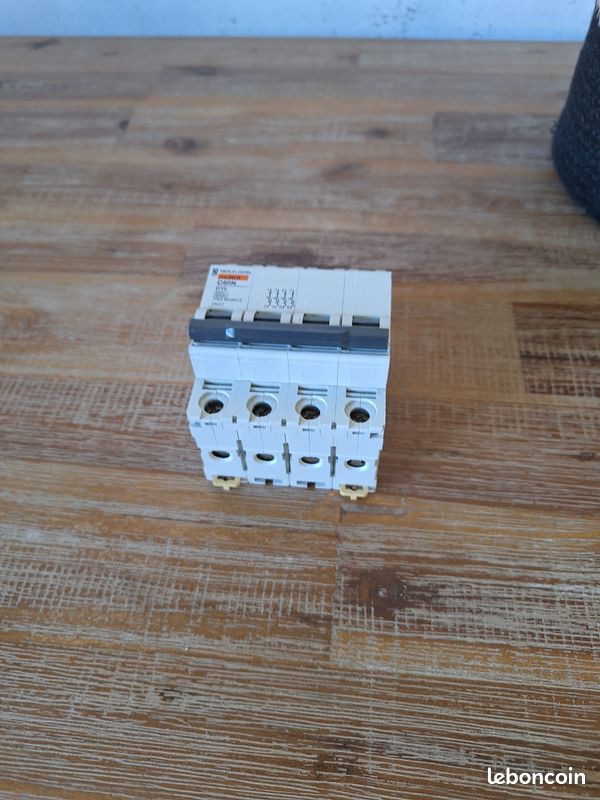 Multi 9 C60N - disjoncteur modulaire - 4P - 10A - courbe C · 24227 (image 3)