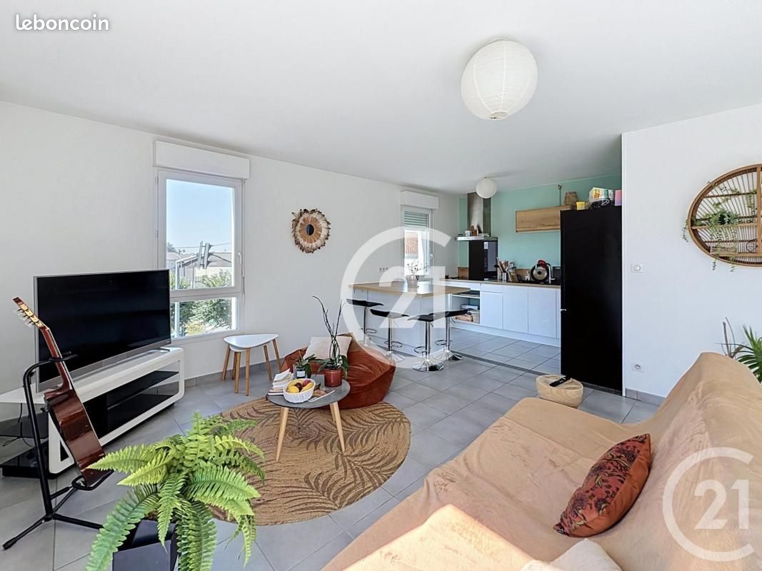 Appartement 2 pièces 54 m² · à Saintes · 54 m² · 690 €
