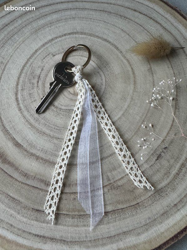 Porte clé / bijou de sac marron et doré (image 3)