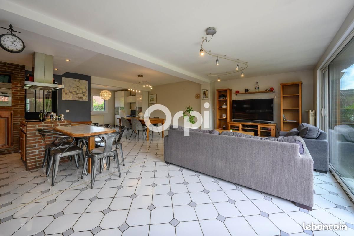 Maison 6 pièces 140 m² · à Avelin · 140 m² · 369 000 €