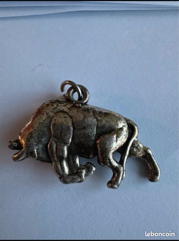 Pendentif taureau (image 2)