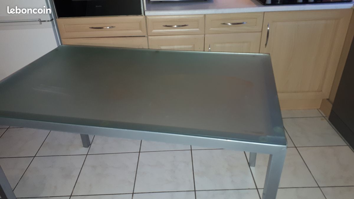 Table en verre (image 1)