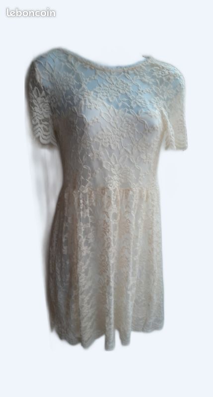 Robe à dentelles (image 1)