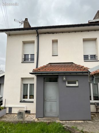 Maison avec jardin et garage et terrasse