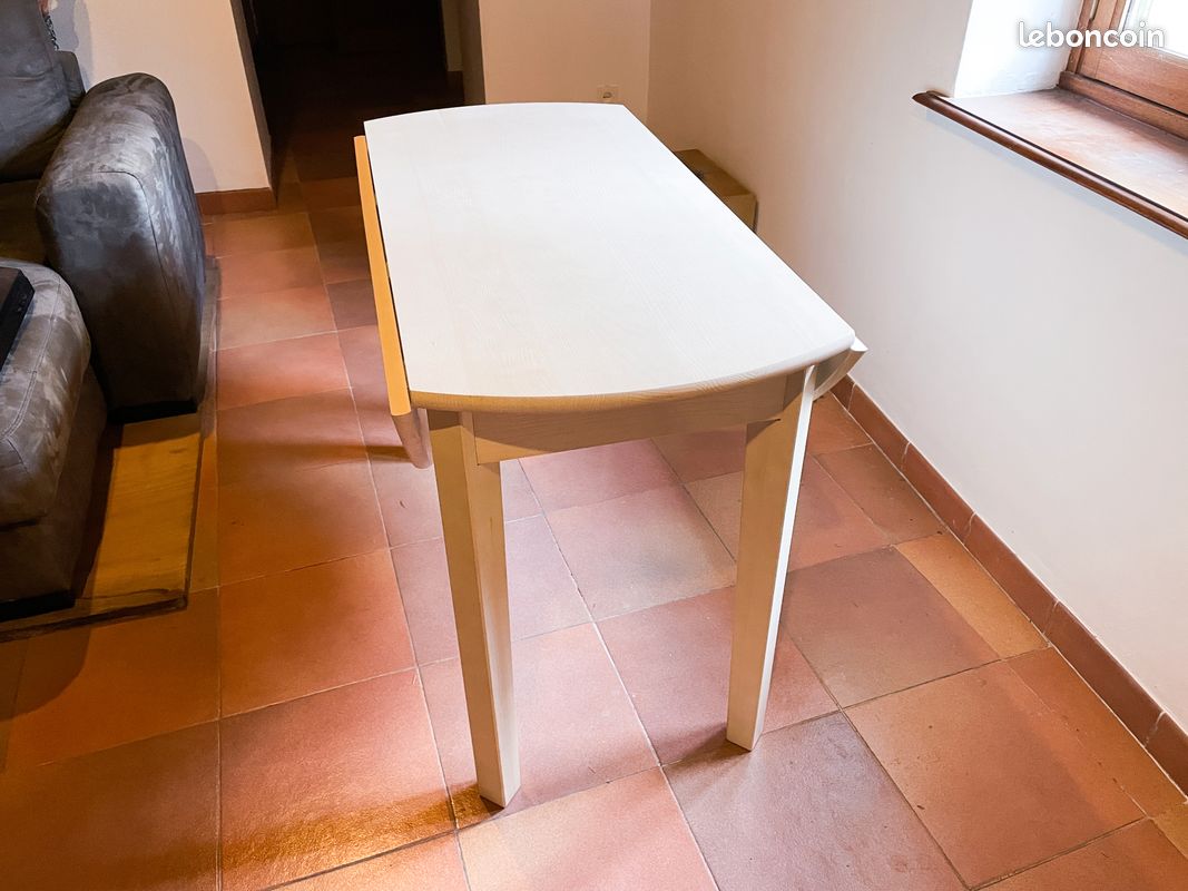 Table ronde à rallonges en bois massif cérusé blanc diamètre 110 cm (image 4)