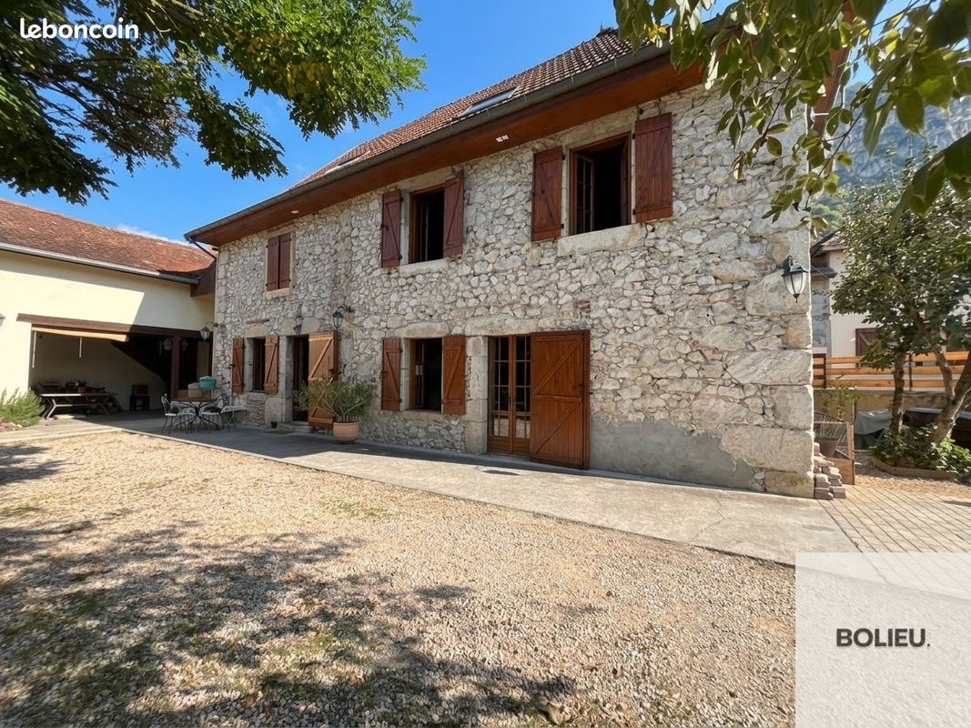 Maison 7 pièces 293 m² · à Champagneux · 293 m² · 480 000 €