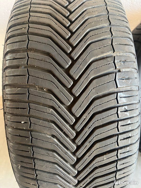 4 Pneus Michelin CrossClimate quasi neuf - Équipement auto