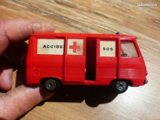 Camion Fourgon Ambulance Miniature Norev - Longueur 7 Cm, Modèle Sans Boîte, Occasion
