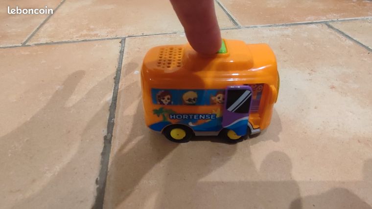Tut Tut Bolides – Hortense Le Bus Des Vacances – Version Française – 1 Carte – Dès 1 An – Piles LR03 Incluses