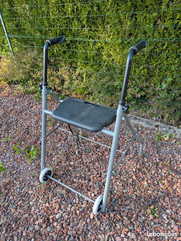 Déambulateur / rollator (image 1)