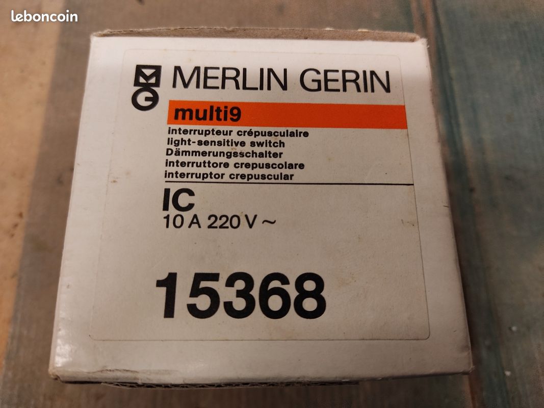 Interrupteur Crépusculaire Merlin Gerin 15368 Pour IC2000 - SANS CELLULE - Occasion