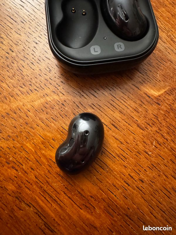 Galaxy Buds Live (image 6)