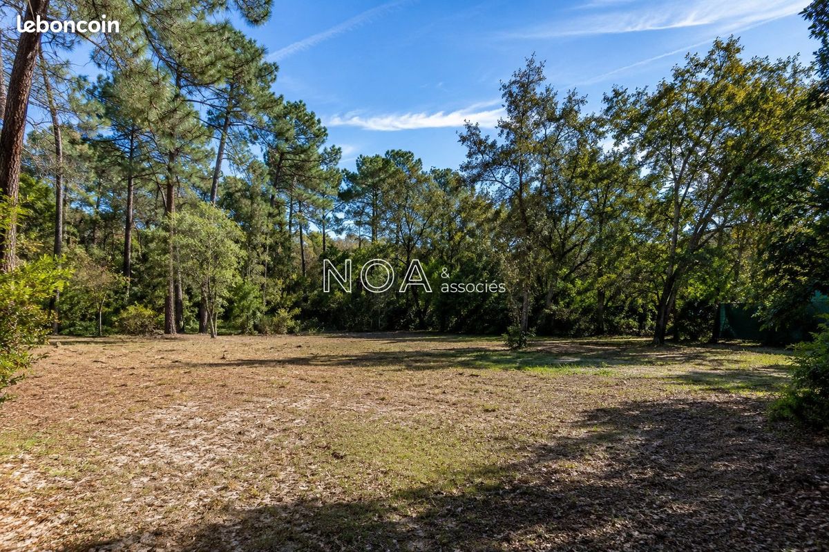 Terrain 3181 m² · à Arès · 3 181 m² · 603 200 €
