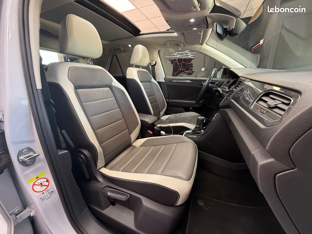VOLKSWAGEN T-ROC 1.5 TSI 150 EVO Start/Stop DSG7 Carat Exclusive / Entretien Exclusif Volkswagen / Toit Ouvrant (image 42)