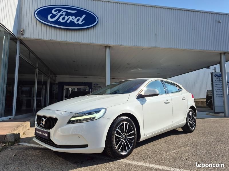 Volvo V40 D2 120ch Momentum Business Geartronic (image 1)