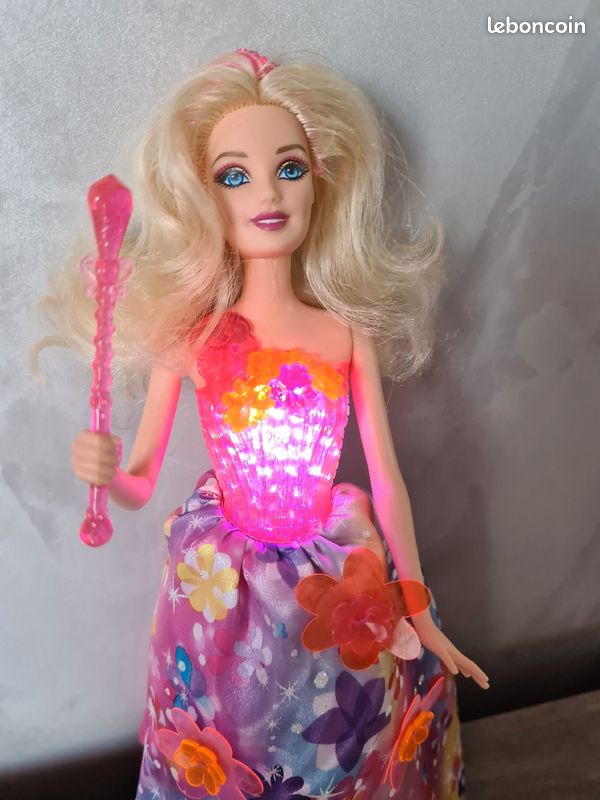Poupée Barbie Magique (image 3)